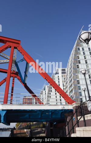 Vista del ponte di Detroit dal lungomare a Salford Quays Foto Stock