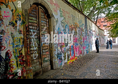 Muro di John Lennon Praga per solo uso editoriale Foto Stock