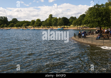 Hyde Park il nome a serpentina del lago di Londra Inghilterra REGNO UNITO Foto Stock