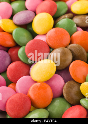 Rivestite con zucchero pulsanti di cioccolato (Smarties) Foto Stock