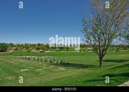 Gamma di guida Indian Wells Golf Resort Indian Wells, adiacente al Palm Desert CA Coachella Valley greenway vicino a Palm Springs Foto Stock