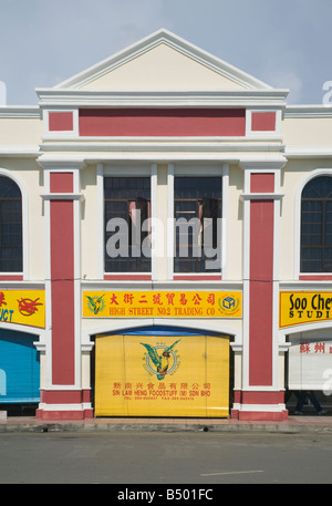Tipico stretto di tradizionale architettura cinese nell'area del centro cittadino di Miri Sarawak Borneo Malaysia Foto Stock