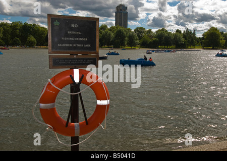 Hyde Park il nome a serpentina del lago di Londra Inghilterra REGNO UNITO Foto Stock