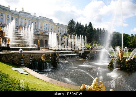 Sep 2008 - La Grande Cascata a Peterhof Palace Petrodvorets San Pietroburgo RussiaSt Pietroburgo Russia Foto Stock