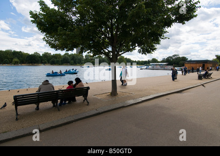 Hyde Park il nome a serpentina del lago di Londra Inghilterra REGNO UNITO Foto Stock