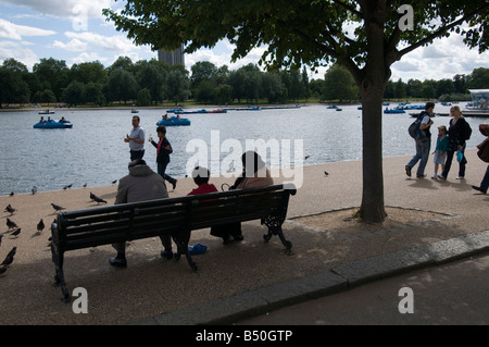 Hyde Park il nome a serpentina del lago di Londra Inghilterra REGNO UNITO Foto Stock