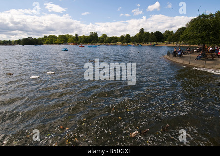 Hyde Park il nome a serpentina del lago di Londra Inghilterra REGNO UNITO Foto Stock