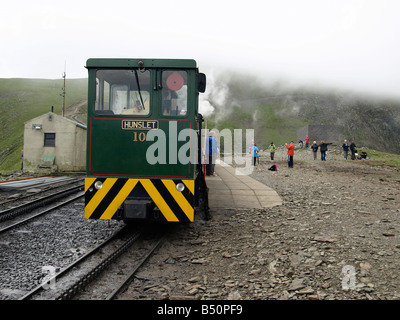 Snowdon Mountain Railway. Mostra un diesel locamotive sul sistema Abt cog ferrovie. Foto Stock