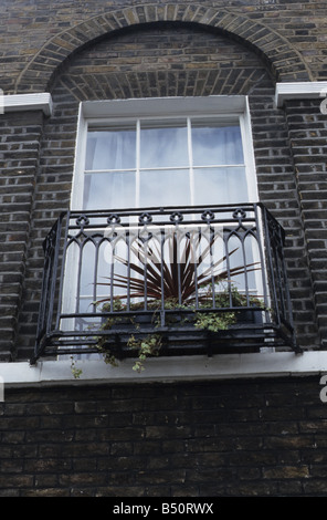 Dettaglio di primo piano della finestra c1830 casa in Jubilee Street, Whitechapel, London E1. Foto Stock