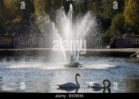 Italian Gardens Kensington Gardens Royal Park Londra Inghilterra Regno unito Gb Foto Stock