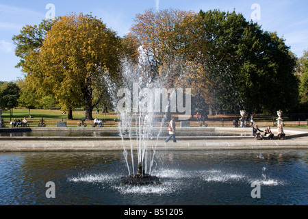 Italian Gardens Kensington Gardens Royal Park Londra Inghilterra Regno unito Gb Foto Stock