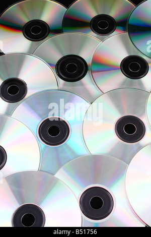 Cd dvd dischi su sfondo nero computer Foto Stock