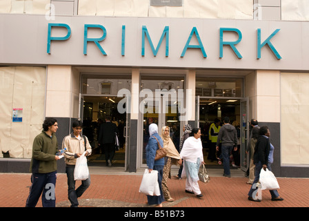 Primark store, Hounslow High Street, MIDDLESEX REGNO UNITO Foto Stock