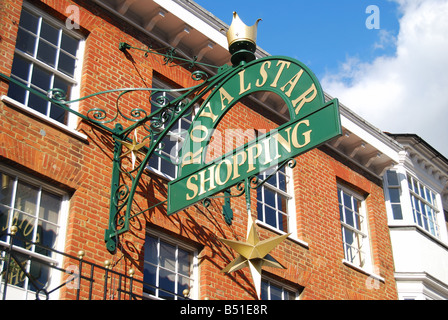 Royal Star Shopping Arcade segno, High Street, Maidstone Kent, England, Regno Unito Foto Stock