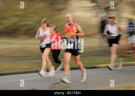 Guide di scorrimento in esecuzione in Royal Victoria Marathon Victoria British Columbia Canada Foto Stock