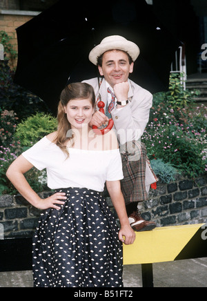 L'attrice Sophie Aldred che ha giocato il compagno Ace accanto al medico che n. 7 Sylvester McCoy 1987 Foto Stock