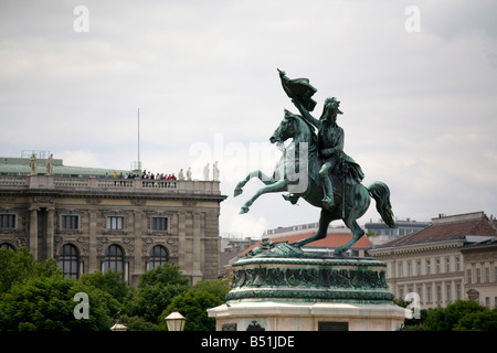 Statua equestre di arciduca Carlo di AD Feinkorn alla Heldenplatz a Vienna Foto Stock