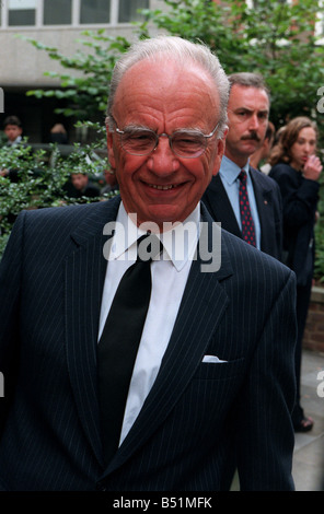 Rupert Murdoch Settembre 98 arriva per il funerale di Lord Rothermere a St Brides chiesa in london LAFmar05 undicesimo marzo segna Foto Stock