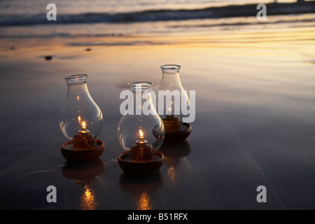 Lampade a olio sulla spiaggia, Messico Foto Stock