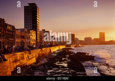 Malicon al tramonto, Havana, Cuba Foto Stock