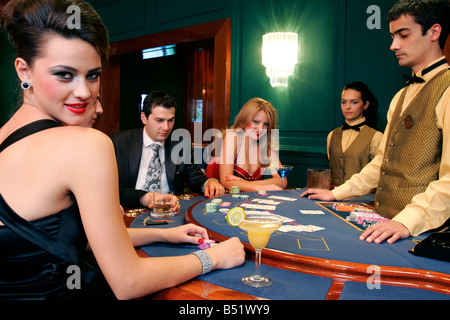 Blackjack Live casino felice gamblers back jack scommettitori punter Giochi puzzle pegno dipendenza denaro facile dollar pound scommettere bett Foto Stock