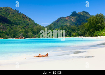 Anse Volbert nell'isola di Praslin Seychelles Foto Stock