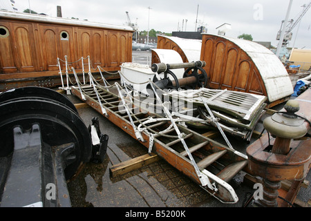 21 05 07 CUTTY SARK DECK montanti di hardware i longheroni ancore e coperta ospita NEL DEPOSITO SICURO A CHATHAM DOCKYARD NEL KENT FOTO PHIL HARRIS Specchio specchio NEWS NEWS Foto Stock