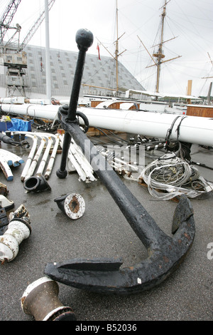 21 05 07 CUTTY SARK DECK montanti di hardware i longheroni ancore e coperta ospita NEL DEPOSITO SICURO A CHATHAM DOCKYARD NEL KENT FOTO PHIL HARRIS Specchio specchio NEWS NEWS Foto Stock