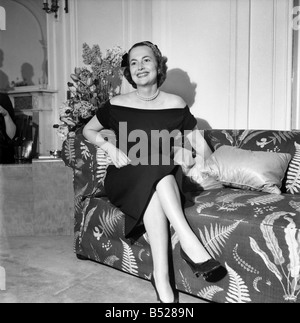 Olivia de Havilland visto qui con suo figlio. Maggio 1953 D2326-004 Foto Stock