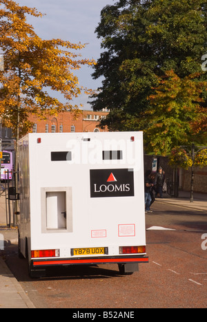 Sicurezza Loomis van in uk street Foto Stock