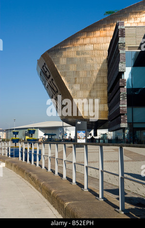 Wales Millennium Centre di Cardiff Bay Canolfan Mileniwm Cymru Foto Stock