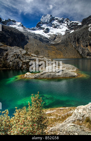 Churup Oeste 5,493m, dalla Laguna Churup Foto Stock