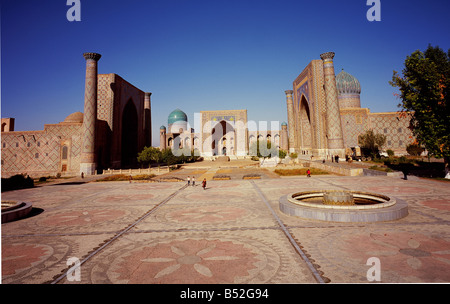 Il Registan, Samarcanda (Uzbek: Samarcanda, Самарқанд, UniPers: 'Samarqand"), la seconda città dell'Uzbekistan Foto Stock