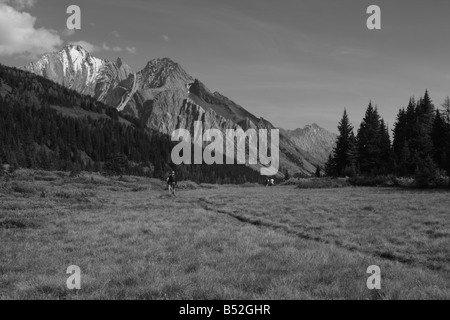 Escursionismo Canadian Rockies a Highwood Pass, Kananaskis country, Alberta Foto Stock