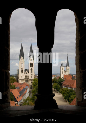 Halberstadt, Liebfrauenkirche, Blick vom Nordost-Turm auf Dom (links) und Martinikirche Foto Stock