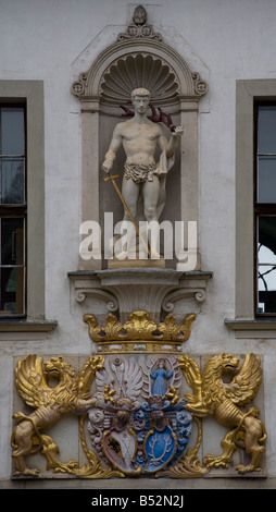 Bad Muskau Landschaftspark (Parco Muzakowski) Wappen am alten Schloß Allianzwappen derer von Dohna und von Callenberg darüber suo Foto Stock