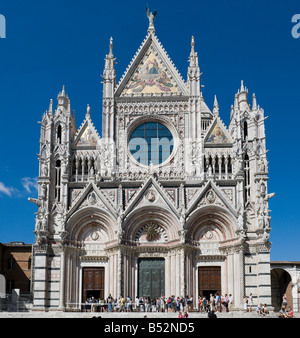 Facciata del Duomo, Siena, Toscana, Italia Foto Stock