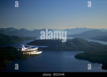 Vista aerea del galleggiante aereo sopra Misty Fjords National Park in Alaska sudorientale durante l'estate Foto Stock