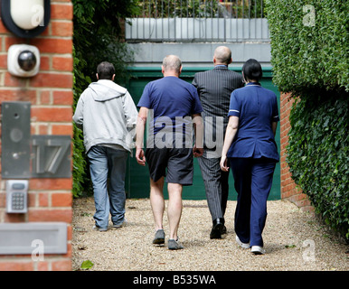 16 07 07 personale da Atlantic WORLDWIDE MOVERS RIMUOVERE GLI OGGETTI PERSONALI DI THIERRY HENRY S HOUSE DI HAMPSTEAD DOPO LA SUA DICHIARAZIONE Foto Stock