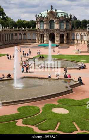 A Dresda, Zwinger, Innenhof, Wallpavillon mit Rasenparterre Foto Stock