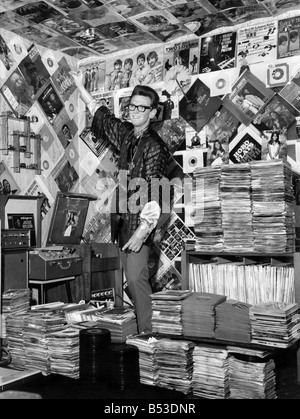 Le collezioni. Disc jockey, Terry Dawson. &#13;&#10;Record, vinile, musica, poster, manicotti.&#13;&#10;settembre 1967 P017776 Foto Stock