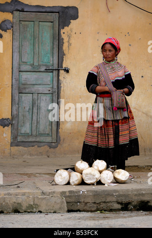 Fornitore colpi di bambù mercato domenicale di Bac Ha di Lao Cai nel Vietnam del Nord Foto Stock