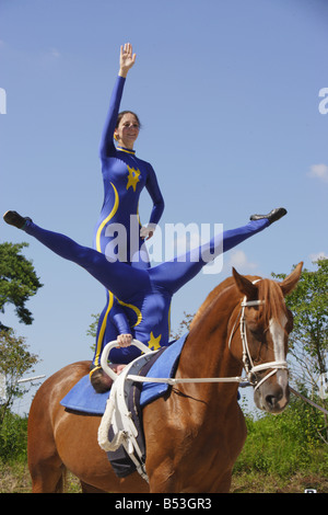 Vaulting - esercizi obbligatori handstand e free-standing Foto Stock