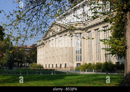 Del governo croato Archive edificio precedentemente la Biblioteca Universitaria Zagabria Croazia Foto Stock