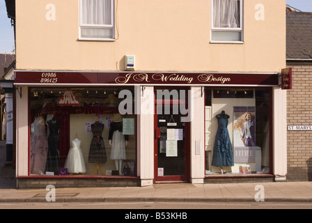 Progettazione di nozze shop in Bungay, Suffolk, Regno Unito la vendita di abiti da sposa abiti e mens noleggio formale Foto Stock