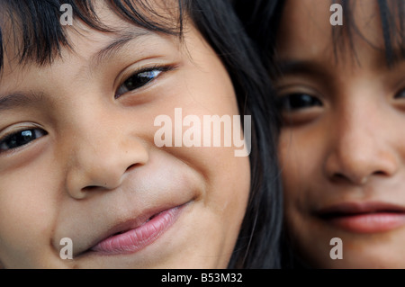 I bambini su belakang padang isole Riau indonesia Foto Stock