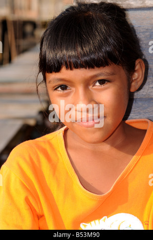 La ragazza di belakang padang isole Riau indonesia Foto Stock