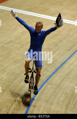 Giochi del Commonwealth Luglio 2002 Ciclismo Chris Hoy vince la medaglia d oro dopo la sconfitta di Jason Queally Foto Stock