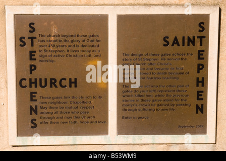 Lapide sul muro esterno Saint Stephens chiesa in Norwich, Norfolk, Regno Unito Foto Stock