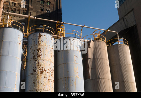 Silos presso il vecchio Domino raffineria di zucchero di Williamsburg Brooklyn Foto Stock